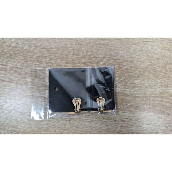 Vintage Gold Tone Square Textured Clip-On Earrings Retro Basket Weave Design - Picture 2 of 2